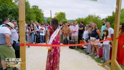 Karine Le Marchand accueille tous les agriculteurs de "L'amour est dans le pré, 20 ans".