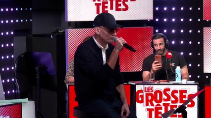 Gaëtan Roussel chante "Je reste là" en live aux "Grosses Têtes"