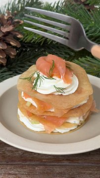 Jour 15 du calendrier de l’avent des recettes - Mille feuille salé croustillant au saumon 🐟