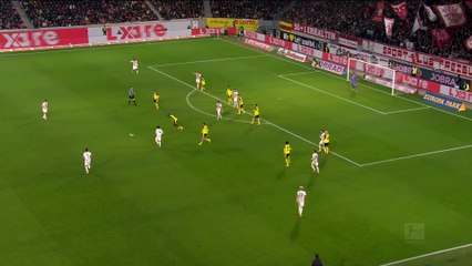 Holer stuns Dortmund with stupendous bicycle kick
