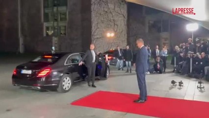 L'arrivo di Meloni in Cancelleria a Berlino per il vertice sull'Ucraina: il video