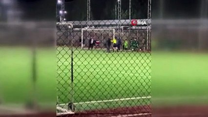 Çocukların maçında kadın hakeme şiddet