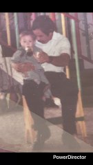 PAPA (OJO VERDE) NO PELÓN FRENTE ALTA SI Y ENTRADAS TMB VIENE DE VASCOS MI ABUELA ERA DESCENDIENTE DE VASCOS ESPAÑOLES  ERA BLANCA BLANCA RUBIA ALTA PERO DE FRENTE ALTA Y MI MAMÁ NADA DE ESO CERO ENTRADAS Y APELLIDO SEFARADITA