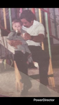 PAPA (OJO VERDE) NO PELÓN FRENTE ALTA SI Y ENTRADAS TMB VIENE DE VASCOS MI ABUELA ERA DESCENDIENTE DE VASCOS ESPAÑOLES ERA BLANCA BLANCA RUBIA ALTA PERO DE FRENTE ALTA Y MI MAMÁ NADA DE ESO CERO ENTRADAS Y APELLIDO SEFARADITA