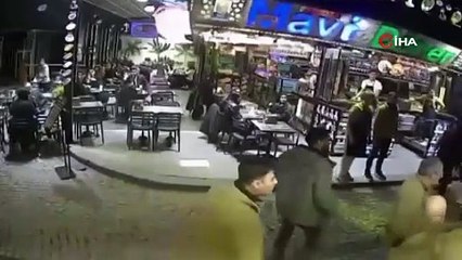 İstanbul'da meydan savaşı gibi sokak kavgası! Ortalık bir anda savaş alanına döndü!