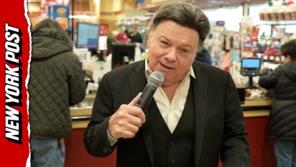 Uncle Giuseppe's goes all out for Christmas with golf cart shuttles and festive carolers