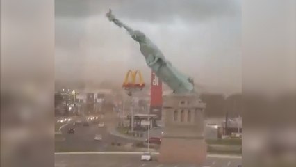 ext-Brasil Vea cómo se desploma réplica de estatua de La Libertad por fuertes vientos-151225