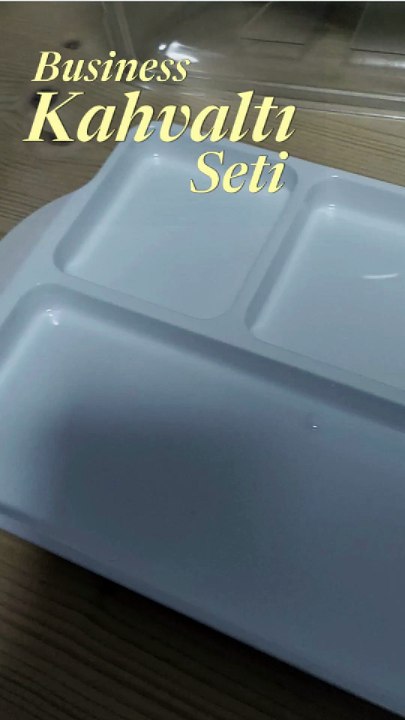 Uçaklarda Business Class Yolculara Verilen Kahvaltı Sunum Tepsisi