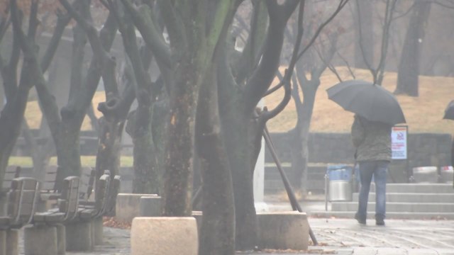 [날씨] 오늘 중부 곳곳 약한 비·눈...밤부터 '국외 미세먼지' / YTN