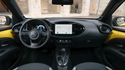 Der neue Toyota Aygo X Hybrid - Ein Innenraum mit Platz und Stil