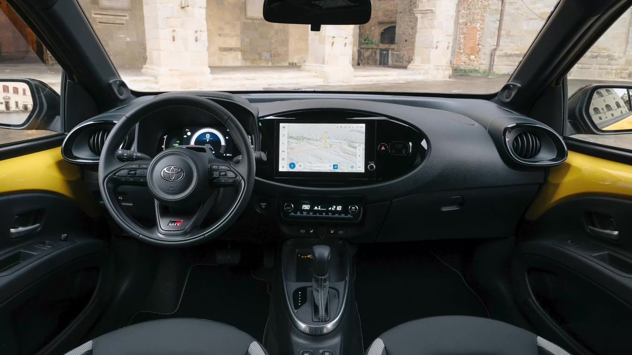 Der neue Toyota Aygo X Hybrid - Ein Innenraum mit Platz und Stil