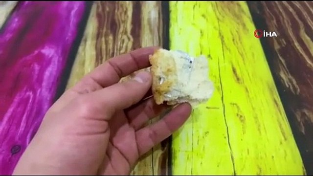 Ekmeğin içinden çıkanı görünce şok oldu