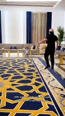 ابنة الشيخة مهرة في ظهور نادر برفقة والدها