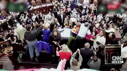 Kent meclisinde 'saç saça baş başa' kavga! Meksika'da ortalık böyle karıştı...