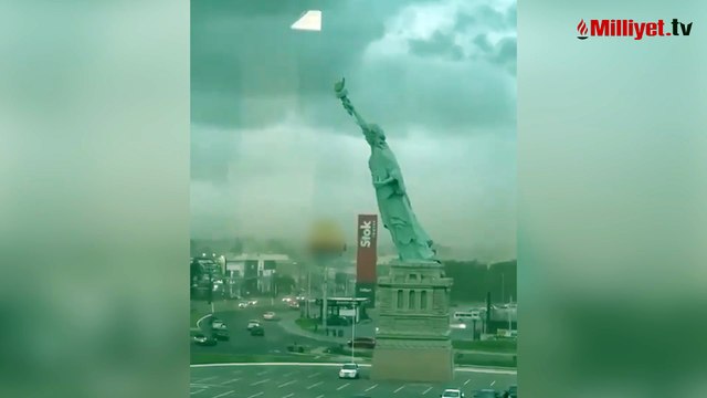 Şiddetli fırtına Özgürlük Heykeli'ni yıktı! Facia anları saniye saniye kameralara yansıdı
