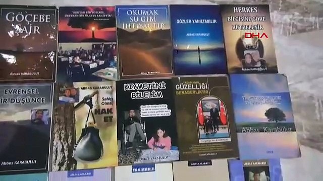El ve ayaklarını kullanamıyor ama 40 yaşında biri İngilizce tam 20 kitap çıkardı