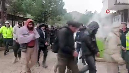 Amasya’da tırdan 42 kaçak göçmen çıktı