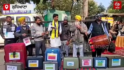 ਹੱਥਾਂ 'ਚ ਟੈਚੀ ਫੜ੍ਹ ਡੀਸੀ ਦਫ਼ਤਰ ਬਾਹਰ ਟੀਟੂ ਬਾਣੀਆ ਦਾ ਪ੍ਰਦਰਸ਼ਨ, ਕੀਤੀ ਇਹ ਮੰਗ