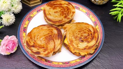 Dubai Famous Paratha Burger Recipe｜Viral Smash Paratha Burger｜Dubai Street Food Paratha