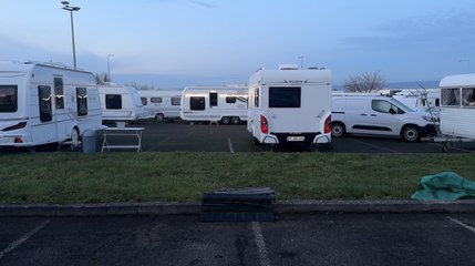 Une quarantaine de caravanes de gens du voyage occupent illégalement un parking à Flévy - Ennery