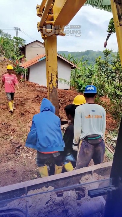 Viral Kakek Diangkut Ekskavator di Bandung Barat, Fakta Sebenarnya Bikin...