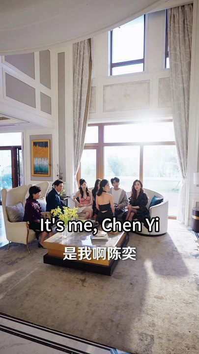 4  I time-traveled with my phone, lying in the emperor's lap watching short dramas