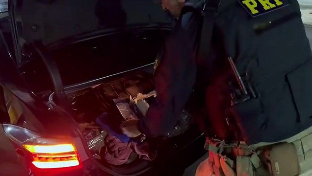 PRF recupera veículo furtado carregado com maconha e skunk em Icaraíma