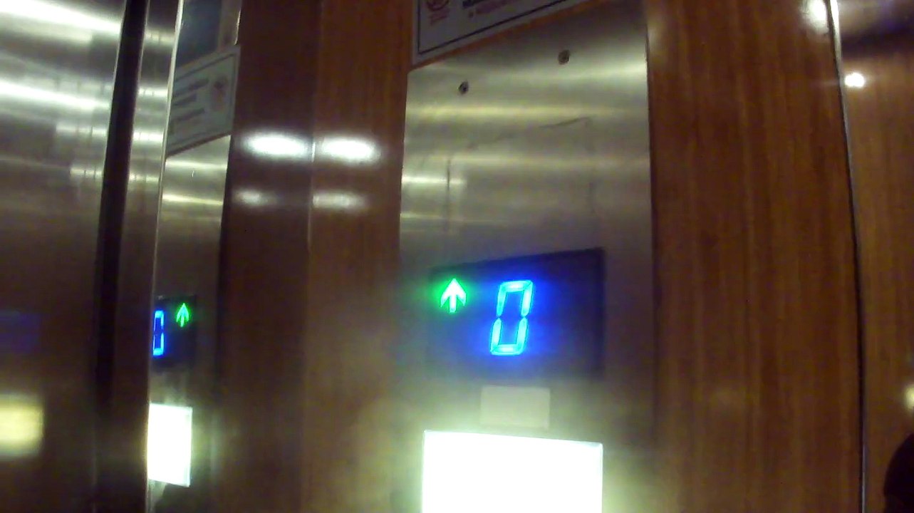 2010s aufmann elevator in ülker apt kadıköy istanbul