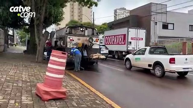 Operação Tapa-Buracos é realizada nas ruas Antonina e Dom Pedro II