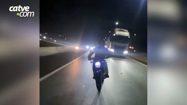 Empinadas, acrobacias e risco: vídeos de motociclistas motivam operação no Paraná