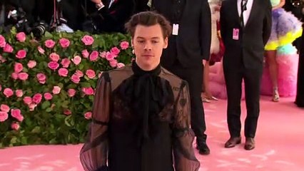 Harry Styles Honors Queen Elizabeth II At His Concert Hours After Her Passing