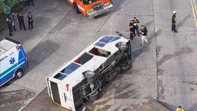 Unos 28 heridos dejó un accidente entre dos buses en el puente de las Américas