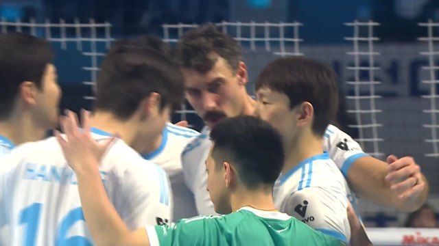 대한항공, 2위 현대캐피탈 완파...선두 질주 / YTN