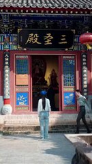 When she wrote love letters for others, he mistakenly thought it was her who was ruthlessly moved, but was abruptly cut off by her chaotic family of origin