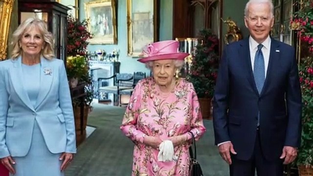 Royal Family Poses On Balcony Without Meghan Markle & Prince Harry At Trooping The Colour