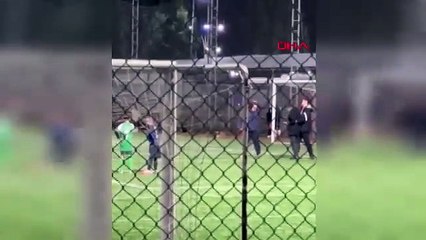 Kadın hakeme saldırıp tokat attı