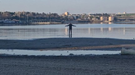 Tekirdağ'da deniz suyu, kıyıdan yaklaşık 20 metre çekildi.