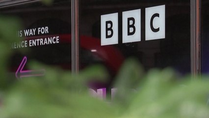 ترمب يصر على معاقبة BBC.. لماذا طالب بتعويض 10 مليارات دولار؟