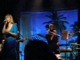 Barbara Carlotti Paris plage