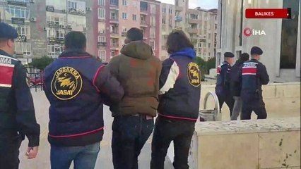 Balıkesir'de jandarma, sessiz aparatlı hırsızları kıskıvrak yakaladı