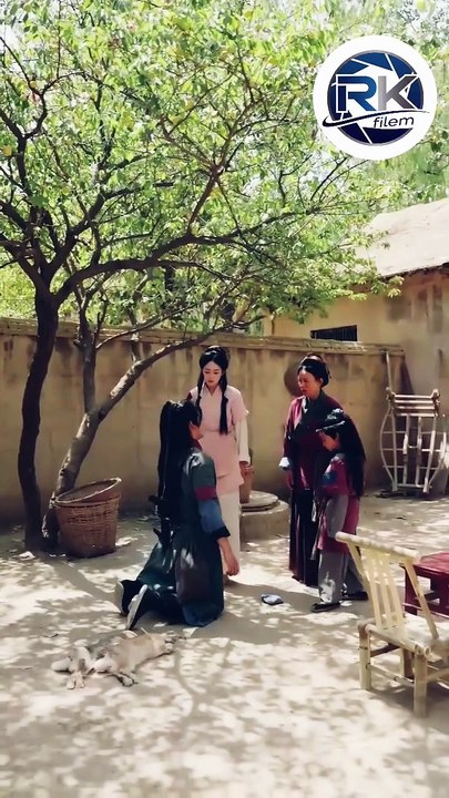 PRIA MENEMBUS WAKTU KE MASA KELAPARAN, MEMBAWA SISTEM MAKANAN MEMBANTU WARGA BAHASA INDONESIA PART 1