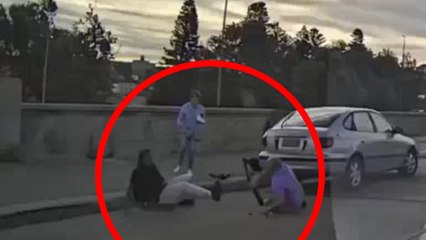 Il nuovo video della strage di Bondi Beach: una coppia prova a disarmare l'attentatore, ma lui li uccide