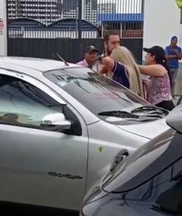 Dos mujeres se van a los golpes por el amor de un hombre