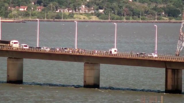 Siniestro vial en el puente internacional Posadas-Encarnación