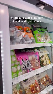 Late night snack at my Asian grocery store! #mukbang #asmr #oreemart #croydon #kimbab #korean #kimchi