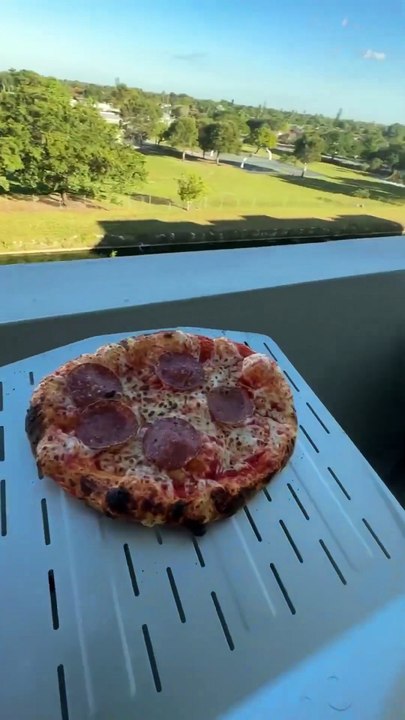 Quick balcony pizza 🤌🏻