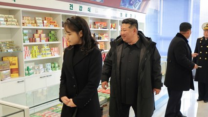 김정은보다 앞서 걷는 딸 주애...북한서 보기 힘든 장면 '깜짝' [Y녹취록] / YTN