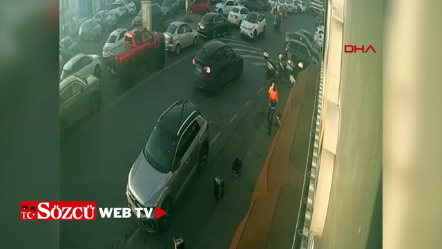 Maltepe'de sürücüsünün fren yerine gaza bastığı otomobil, başka araca çarptı; kaza kamerada