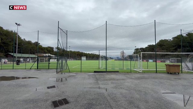 Tirs de mortiers lors d'un match de foot opposant Mougins à Bastia