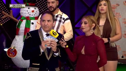 Elenco se coopera para completar la camioneta